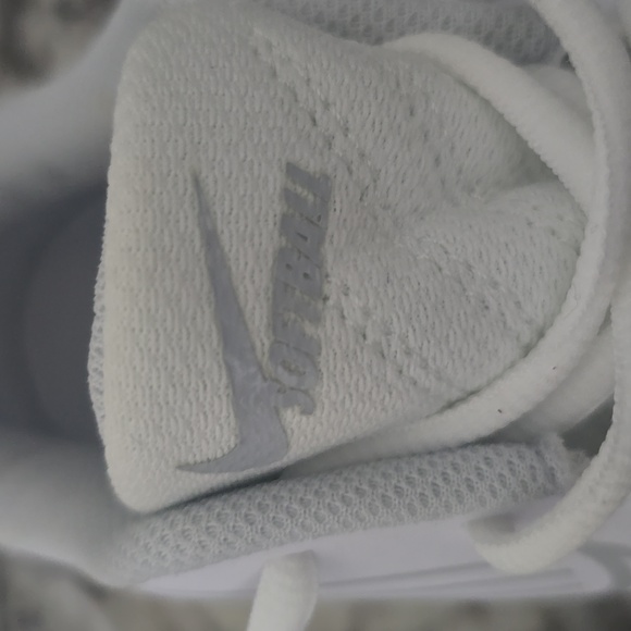 Nike All-White Softball Cleats 8.5 Never Worn - Picture 5 of 7